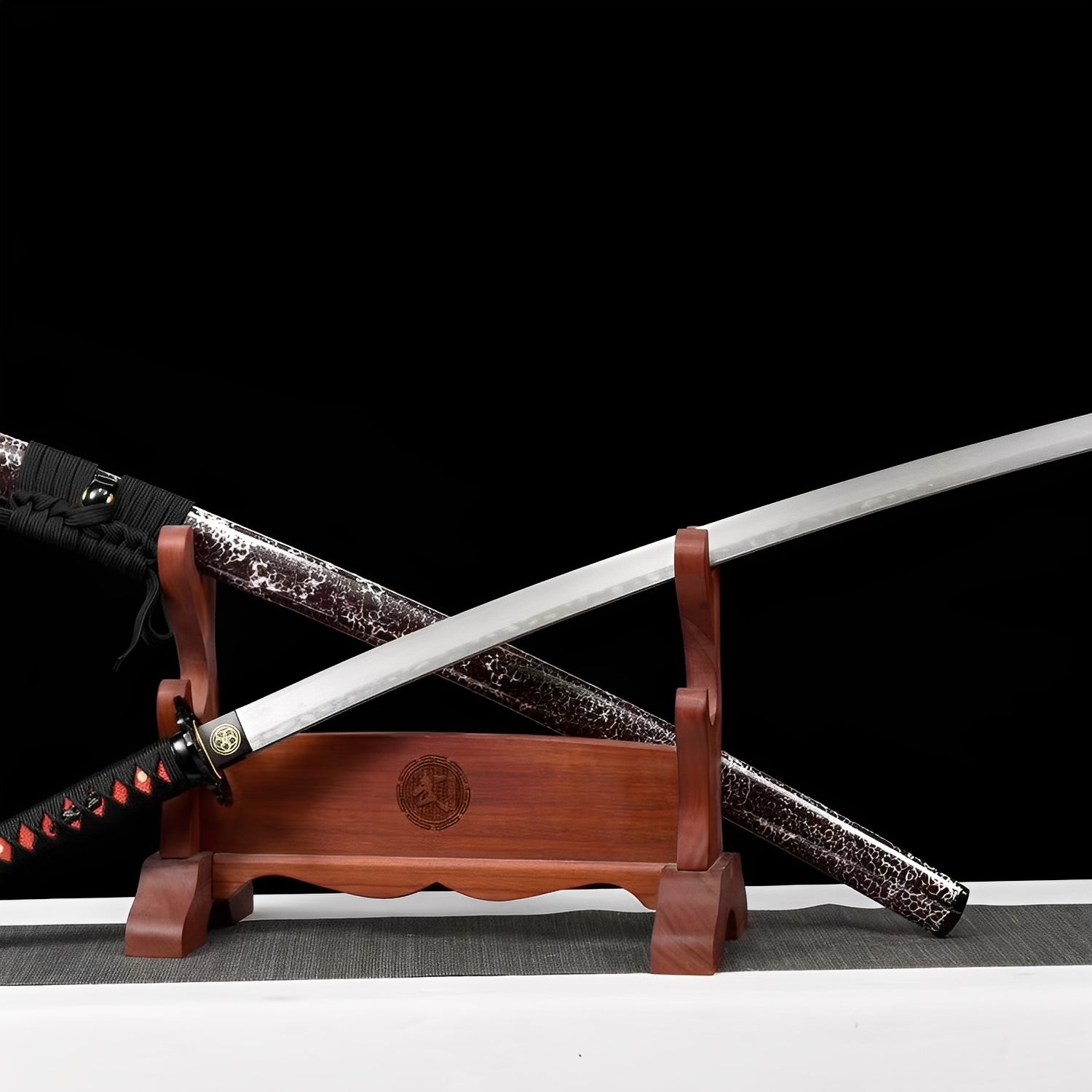 Katana Akanokiba - Zanna Rossa - dettaglio dell'incisione