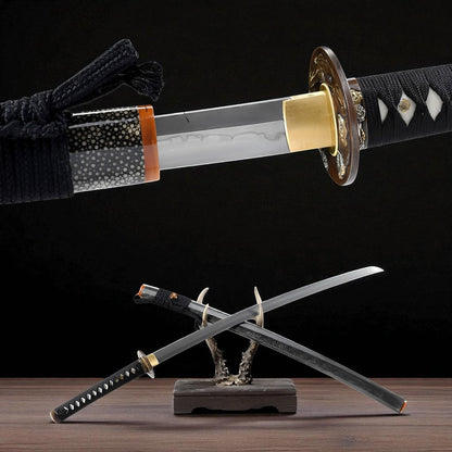 Katana Ginto (Acciaio T10 & Hamon Autentico) - vista principale su supporto